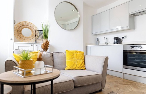 Riverside Condo | Boutique 1 Bed Apartment City Centre