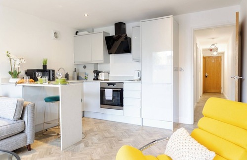 Riverside Apartment | Boutique 1 Bedroom Garden Apartment City Centre