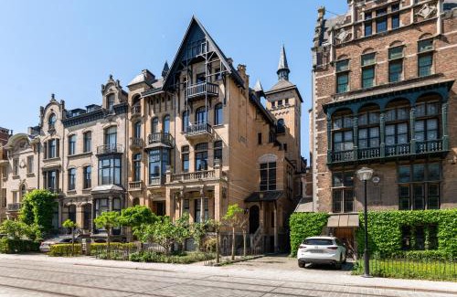 Zurenborg Apartment | Boutique Baron Osy Suite Four Garden