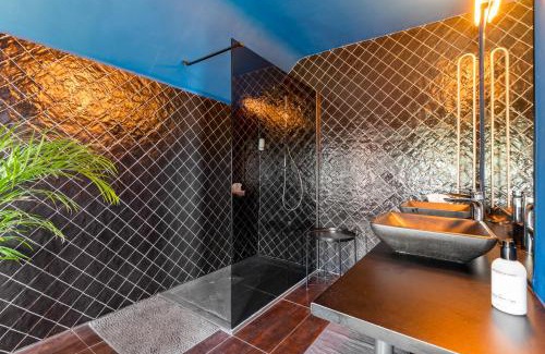 Zurenborg Apartment | Boutique Baron Osy Suites Blue & Third