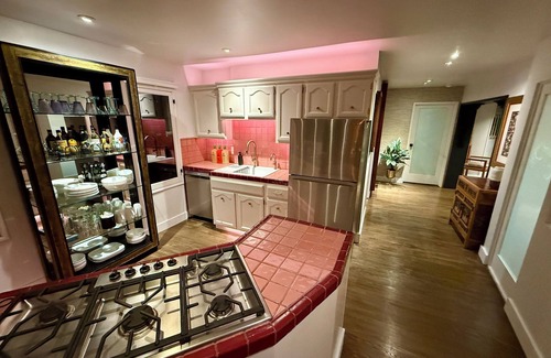Hollywood Hills Apartment | Boutique Hollywood Hills 2+1 with gorgeous yard by the Hollywood Bowl!