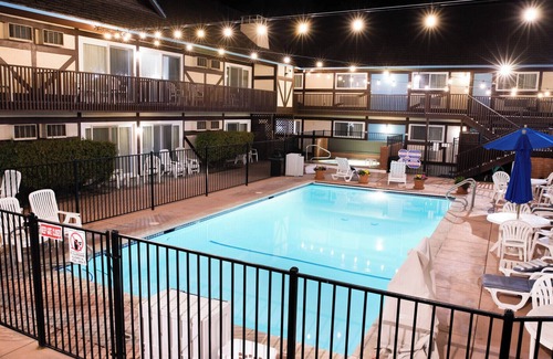 Solvang Apartment | Boutique Hotel Double Queen Patio Room