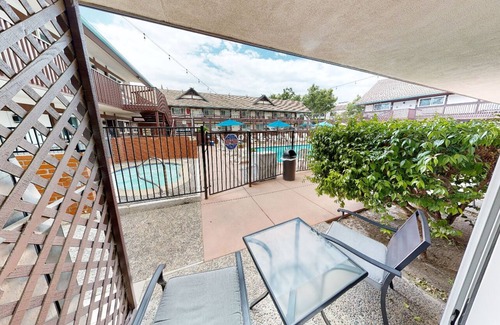 Solvang Apartment | Boutique Hotel Double Queen Patio Room