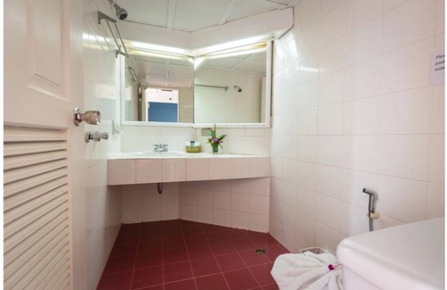 Karon Hotel | * Boutique hotel standard room #19, 3 min walk to karon beach *