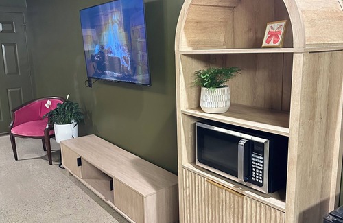 Lawrenceburg Hotel | Boutique Motel with cozy nature inspired mid century design