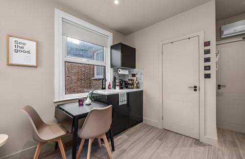Peckham Apartment | Boutique Studio Sanctuary with Bespoke Kitchenette
