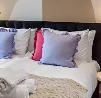 Peckham Apartment | Boutique Studio Sanctuary with Bespoke Kitchenette