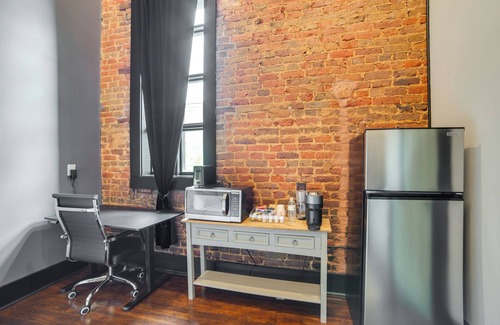 Marshall Apartment | Boutique Studio Stay in the Heart of Marshall!