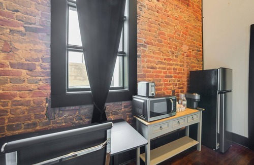 Marshall Apartment | Boutique Studio Stay in the Heart of Marshall!