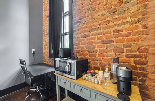 Marshall Apartment | Boutique Studio Stay in the Heart of Marshall!