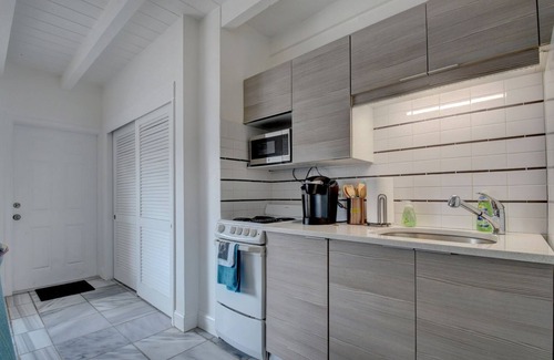 Ocean Ridge Condo | Boutique Style Apartment in dream location with pool 200 meters from the beach 6