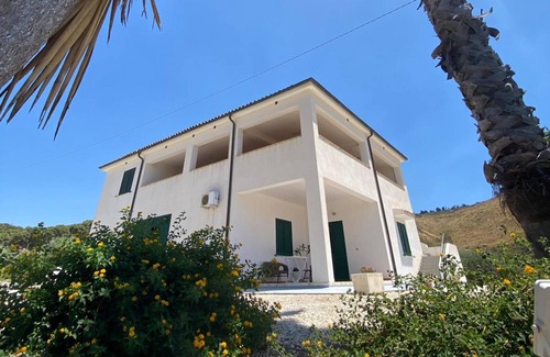 Montallegro Apartment | 'Bovo Marina' Room with Sea View, Shared Terrace and Air Conditioning