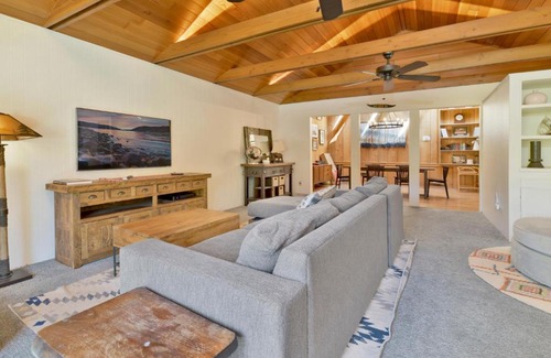 Upper Moonridge Ski Chalet | Bow Canyon Chalet by Big Bear Vacations Hot Tub Ultra Modern Resort Chalet Mins To Lifts