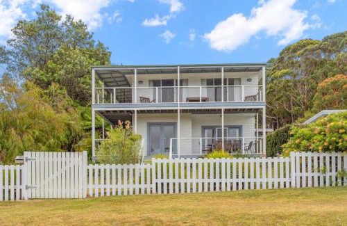 Hyams Beach House | Bowen View - pet-friendly home near Hyams Beach