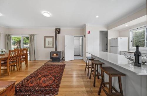 Hyams Beach House | Bowen View - pet-friendly home near Hyams Beach