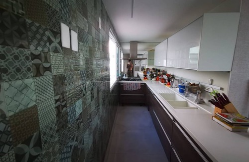 Barra da Tijuca Apartment | Penthouse facing the sea, building with services Opposite Pepê beach, nearby market
