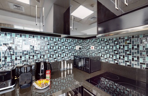 Dubai Marina Apartment | BR Luxe 1 BDR Apartment w/Balcony and Sea Views