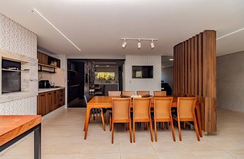 Praia dos Amores House | Pool and Comfort – House 200m from the Beach in Balneário Camboriú