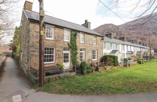 Beddgelert House | Brackenbury Cottage