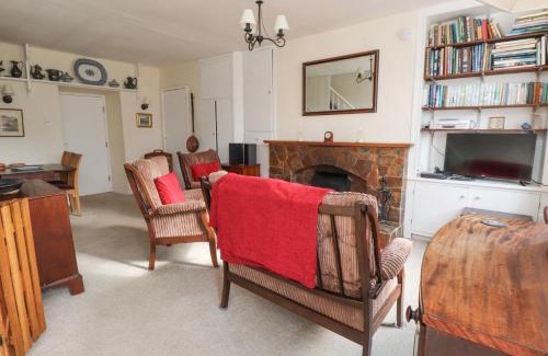 Beddgelert House | Brackenbury Cottage