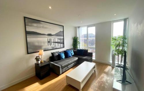 Bracknell Apartment | Bracknell Stylish Two Bedroom Apartment