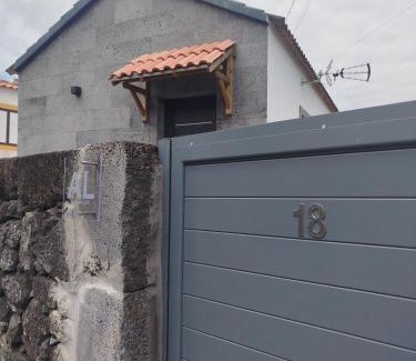 Sao Roque do Pico House | Bragada Stonehouse