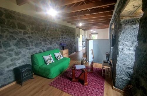 Sao Roque do Pico House | Bragada Stonehouse