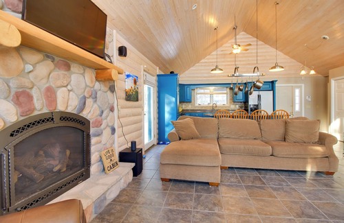 Brainerd Cabin | Brainerd Cabin on Camp Lake w/Boat Slip & Dock!