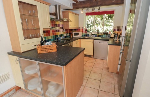 Staithes House | BRAMBLE CORNER COTTAGE, family friendly in Staithes