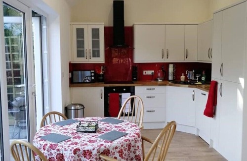 Bude House | 'Bramble Cottage' bungalow with optional hot tub and shared EV charger.