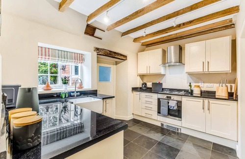 Loughborough House | Brand Hill Cottage with Hot Tub