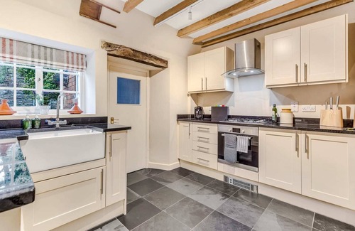 Loughborough House | Brand Hill Cottage with Hot Tub