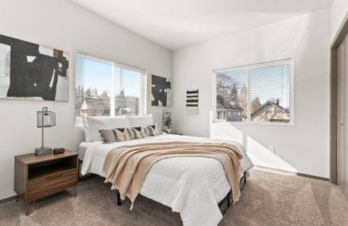 South Perry District Apartment | Brand New 2 Bed 2 Bath Near Perry District and DT