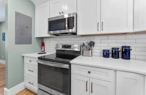 Issue Cottage | Brand New 2 Bedroom Cottage, 1 Block From Beach