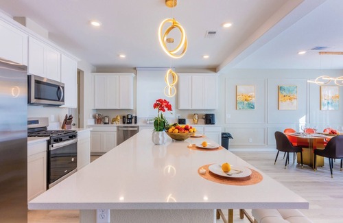 Enterprise Villa | Brand New 2 Villa Hotel 10B.R 12 king Bed Hospitality team extended family07/17