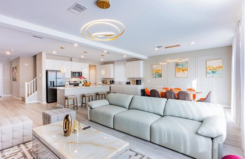 Enterprise Villa | Brand New 2 Villa Hotel 10B.R 12 king Bed Hospitality team extended family07/17