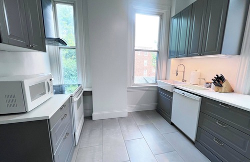Clifton Apartment | Brand New 4-bedroom apartment in superb Cincinnati with AC, WiFi