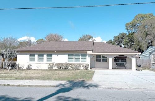 Fort Walton Beach Villa | Brand New 5-Bedroom Beach Villa -1 Minute to Beach
