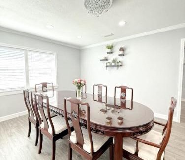Fort Walton Beach Villa | Brand New 5-Bedroom Beach Villa -1 Minute to Beach