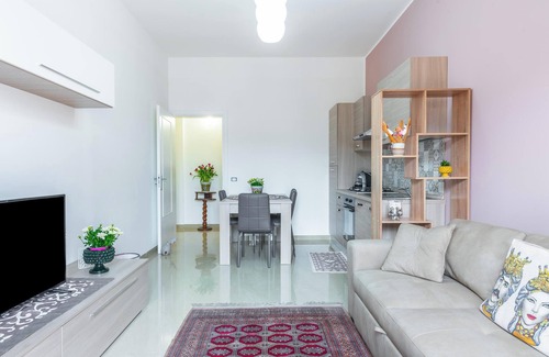 Noto Apartment | Brand New Apartment 'Casa Vacanza Rosa' with Balcony
