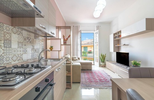 Noto Apartment | Brand New Apartment 'Casa Vacanza Rosa' with Balcony