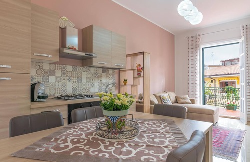 Noto Apartment | Brand New Apartment 'Casa Vacanza Rosa' with Balcony