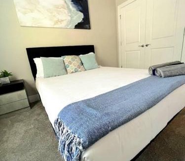 Sheffield Park House | Brand New Build 10 Min- Uptown