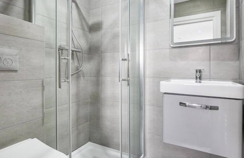 Redbridge House | Brand new build - 4 bed stunner - EV Charge point - Pool Table
