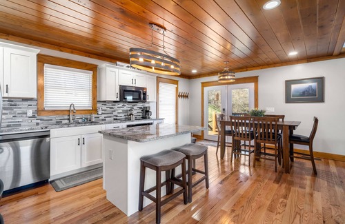 Haywood County Cabin | Brand-New Cabin/Expansive Views/Fireplace/Media Room