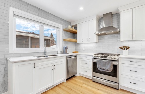 Southeast Calgary House | Brand New Comfy Inner City Oasis