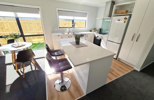 Paraparaumu House | Brand New & Cosy in Kapiti - New 3-Bedrooms 4-Beds in Paraparaumu