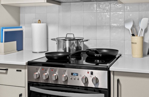 Keith House | Brand-New Cozy-2BR|1Bathroom Suite Nr Calgary|HWY1&Banff|Sleep4