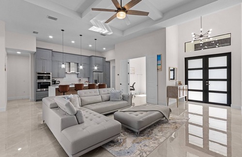 Trafalgar House | BRAND NEW! Experience Luxury, Canal views, Heated Pool - Villa Sojourner Sanctuary -Roelens