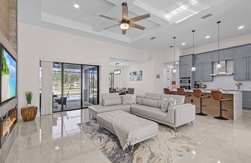 Trafalgar House | BRAND NEW! Experience Luxury, Canal views, Heated Pool - Villa Sojourner Sanctuary -Roelens